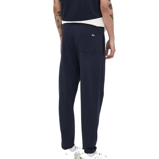 Navy blue sweatpants with elastic waistband and cuffed ankles by Tommy Hilfiger Jeans