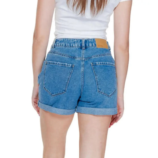 Vero Moda Women’s high-waisted denim shorts with rolled cuffs