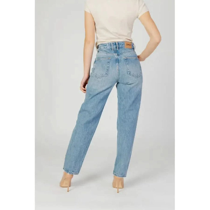 Light blue high-waisted jeans worn with white top - Only Women Jeans Collection