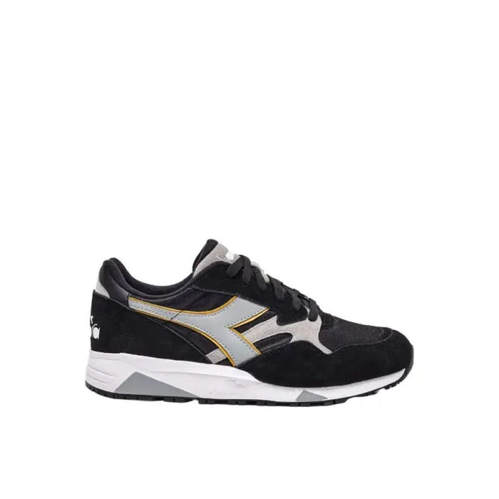 Diadora men sneakers with puer black and yellow design, winter-ready laces composition