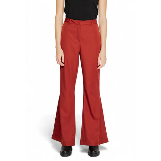 Red flared high waist trousers from Vero Moda for women, stylish and trendy fashion