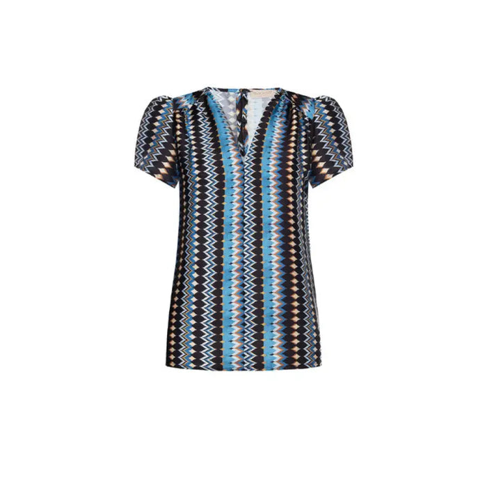 Short-sleeved Rinascimento blouse featuring a blue, black, and white zigzag pattern