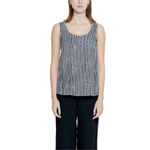 Sleeveless black and white striped scoop neck top - Only Women Undershirt