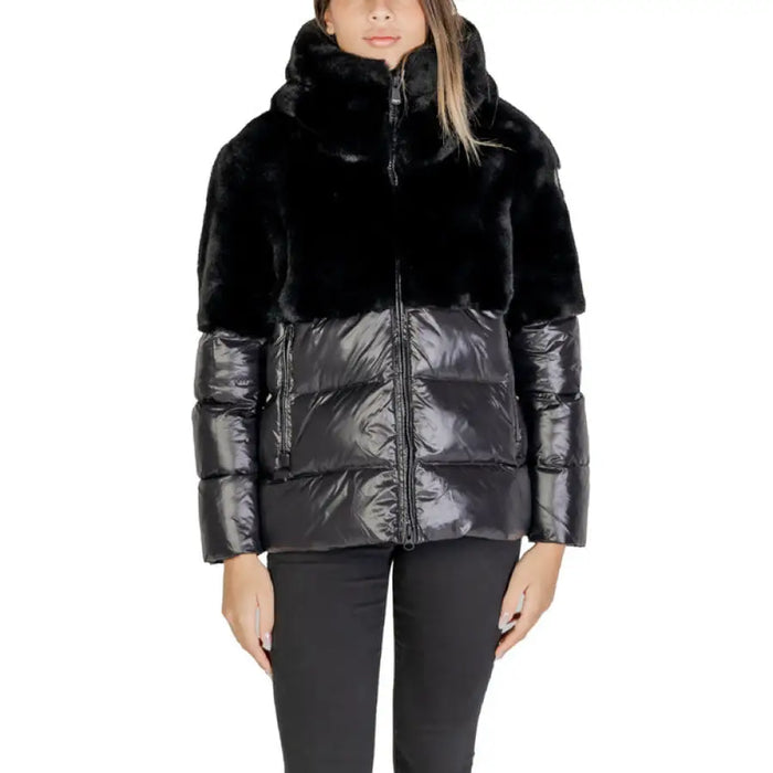 Two-tone winter jacket featuring black faux fur and glossy quilted bottom by Blauer