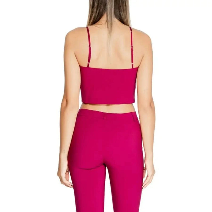 Back view of Rinascimento magenta workout set with cropped tank and fitted leggings