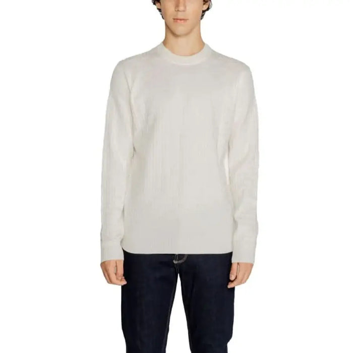 White crew neck sweater with long sleeves from Hamaki-ho Men Knitwear collection