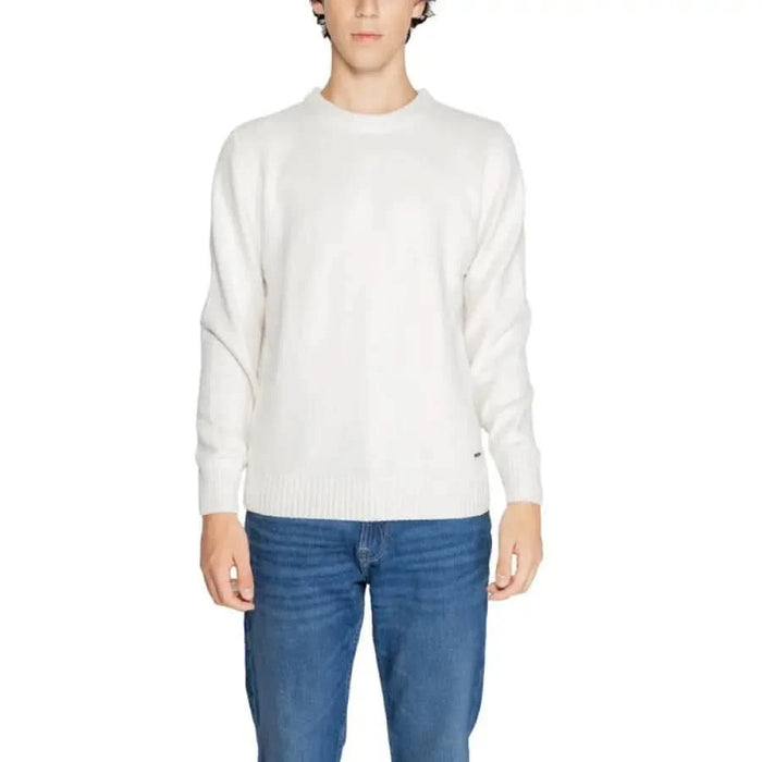 White knit sweater with crew neck and long sleeves from Gianni Lupo Men Knitwear