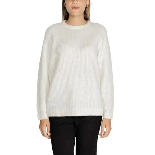 White knit sweater with crew neck and long sleeves from Guess Women Knitwear collection