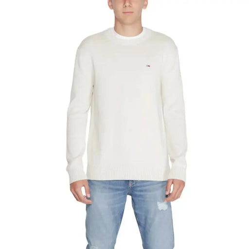 White knit sweater with logo on chest from Tommy Hilfiger Men Knitwear collection