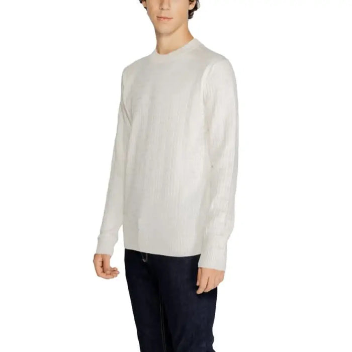 White long-sleeved crew neck sweater from Hamaki-ho Men Knitwear collection