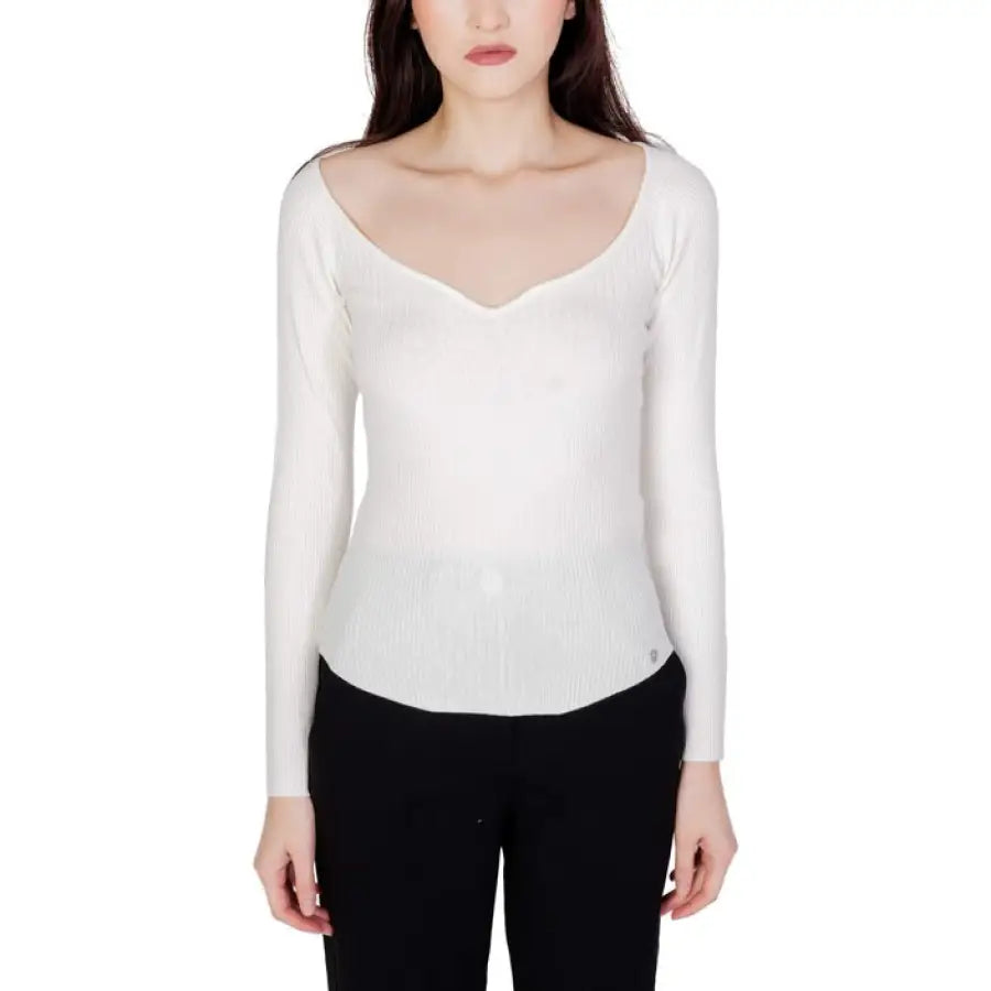 Woman wearing Guess white long-sleeved scoop neck top from the Guess Women Knitwear collection