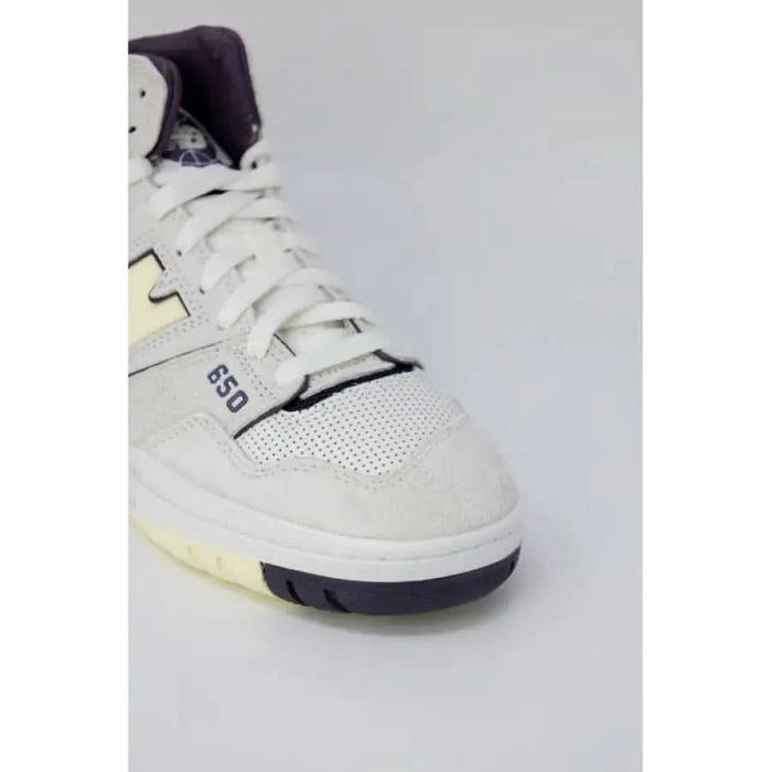 New Balance - New Balance Women Sneakers: White and purple high-top sneaker with ’650’