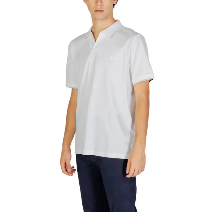 White short-sleeved polo shirt with collar from Calvin Klein Jeans, made of 100% cotton