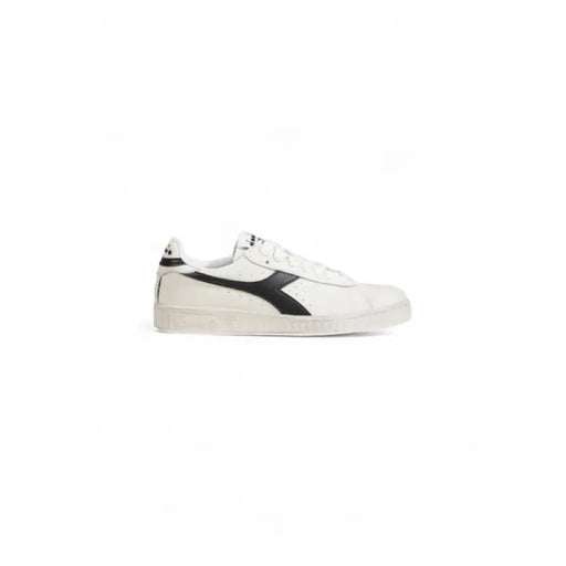 White sneaker featuring black logo and off-white sole from Diadora Men Sneakers