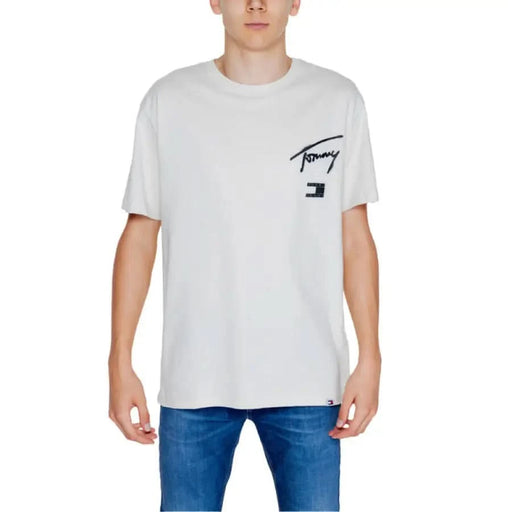 White Tommy Hilfiger Jeans Men T-Shirt with ’Tommy’ logo and flag emblem on chest