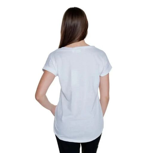 Back view of person with long brown hair wearing white Vila Clothes Women T-Shirt