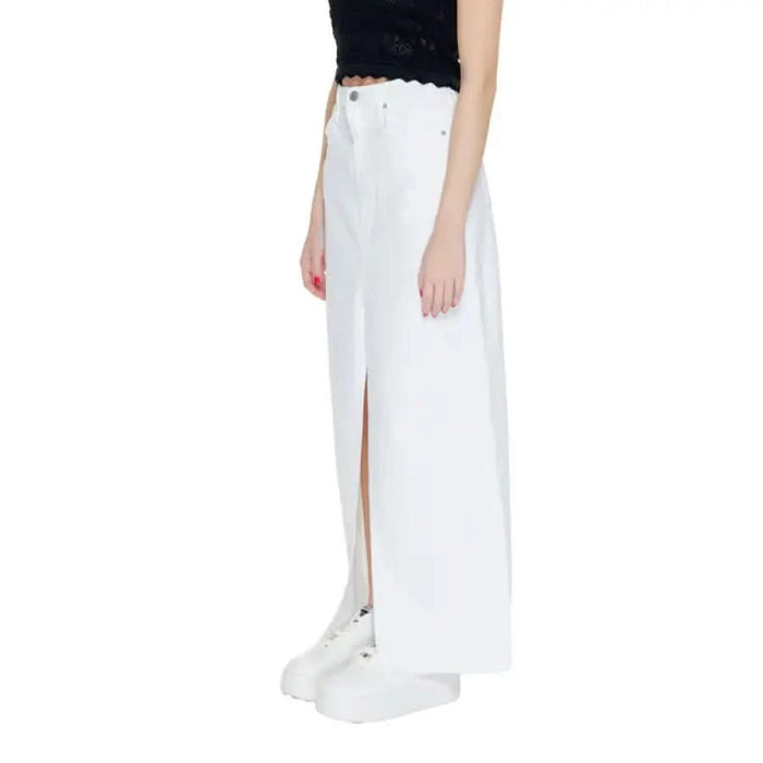 White wide-leg pants with side slit and visible waistband by Tommy Hilfiger Jeans Women