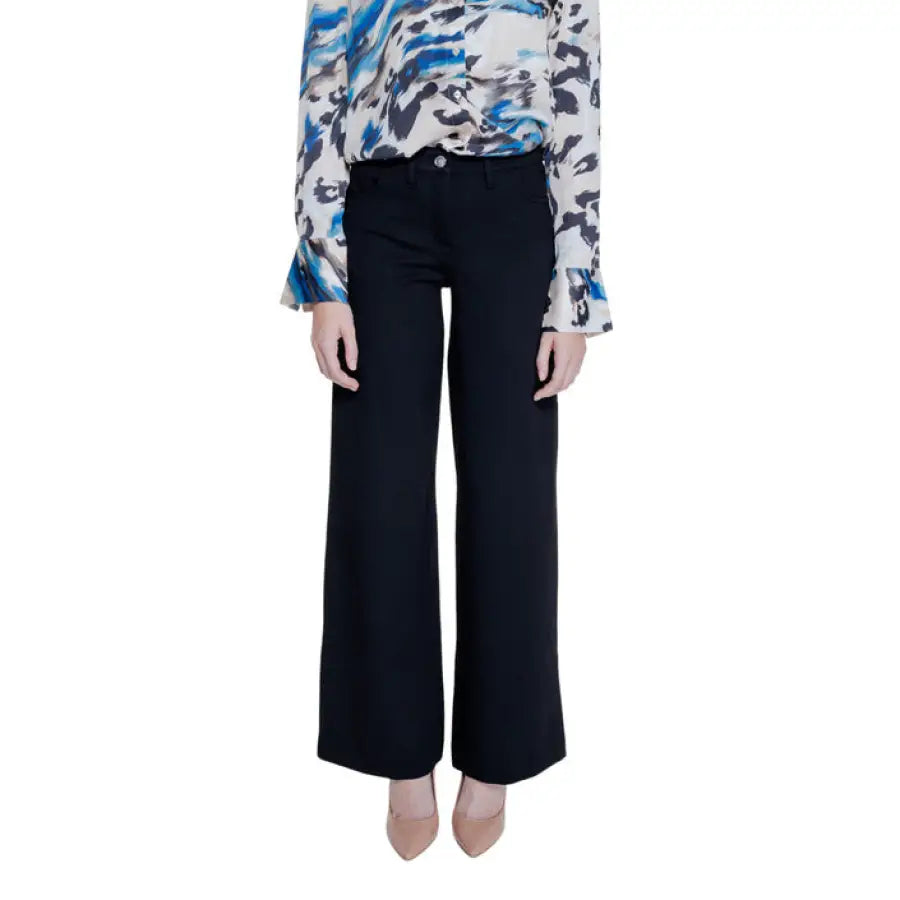 Guess women’s trousers: Wide-leg black pants with a blue and white patterned top