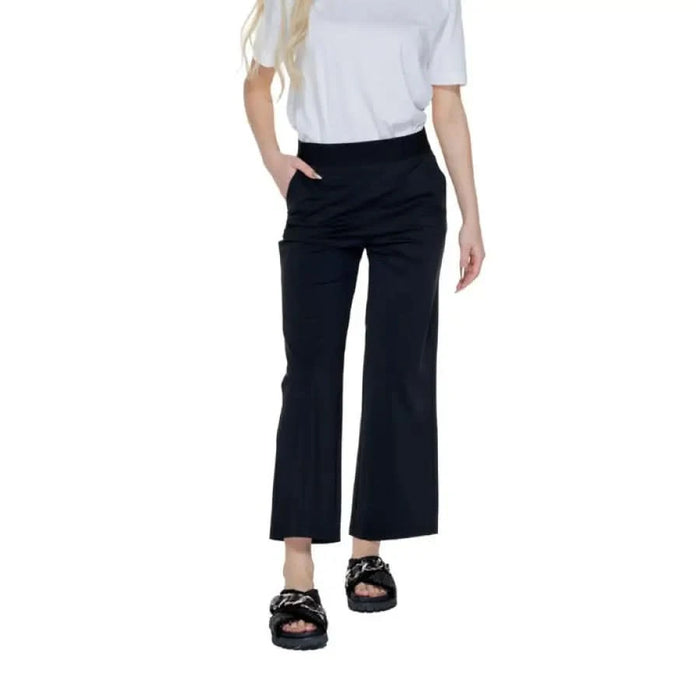 Street One - Wide-leg black trousers with white top and furry sandals for women