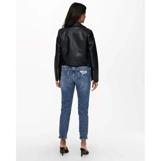 Woman in black leather jacket and blue jeans, Only - Only Women Jacket, back view