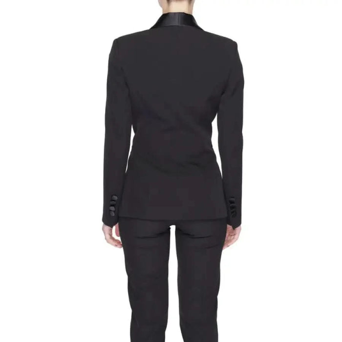 Urban style: woman in black suit and shoes from Silence - Silence Women Blazer collection