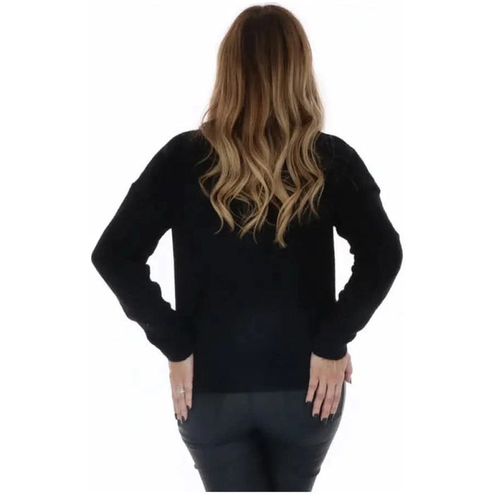 Superdry Superdry Women Knitwear - Woman in black sweater and pants