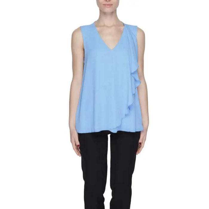 Woman in blue V-neck blouse - Sandro Ferrone - Urban Fashion