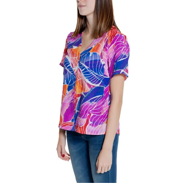 Woman in colorful Vila Clothes blouse - urban fashion for modern women