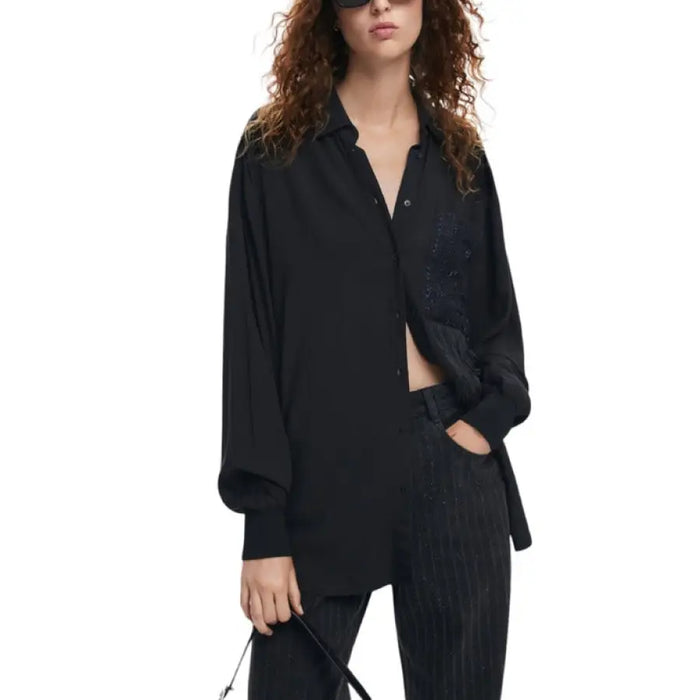 Woman in oversized black button-up shirt with long sleeves from Desigual