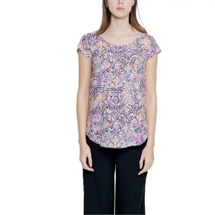 Urban style clothing: Only - Only Women’s Blouse with pink floral patterned top