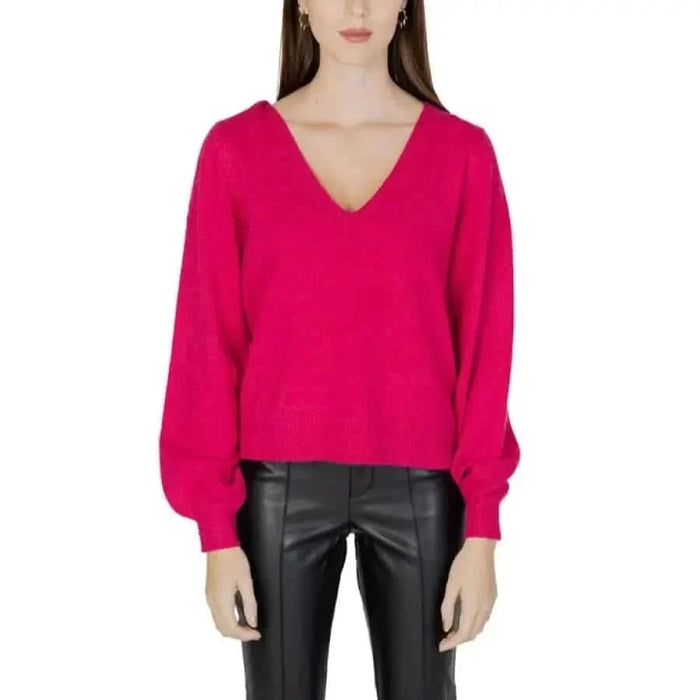 Vila Clothes model in pink sweater and black pants from Vila Clothes Women Knitwear collection