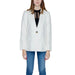 Woman in a chic white Only Women Blazer jacket, perfect urban style clothing