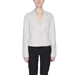 Woman in Vero Moda blazer - white jacket, black pants - urban fashion