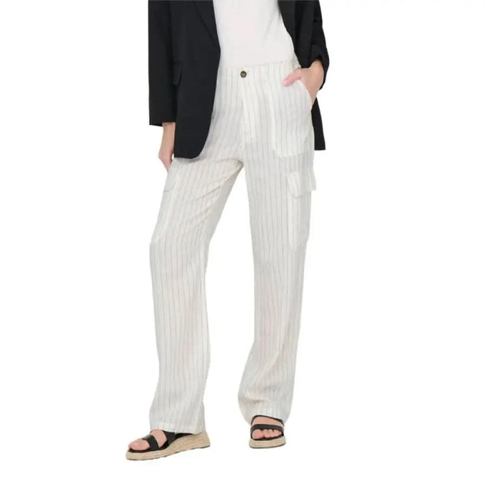 Woman in urban style clothing with white shirt and black blazer for Only Women Trousers