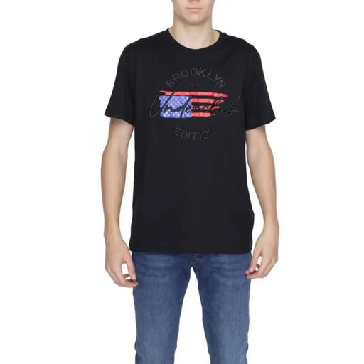 Urban style: young man in Underclub Men T-Shirt with American flag, black tee